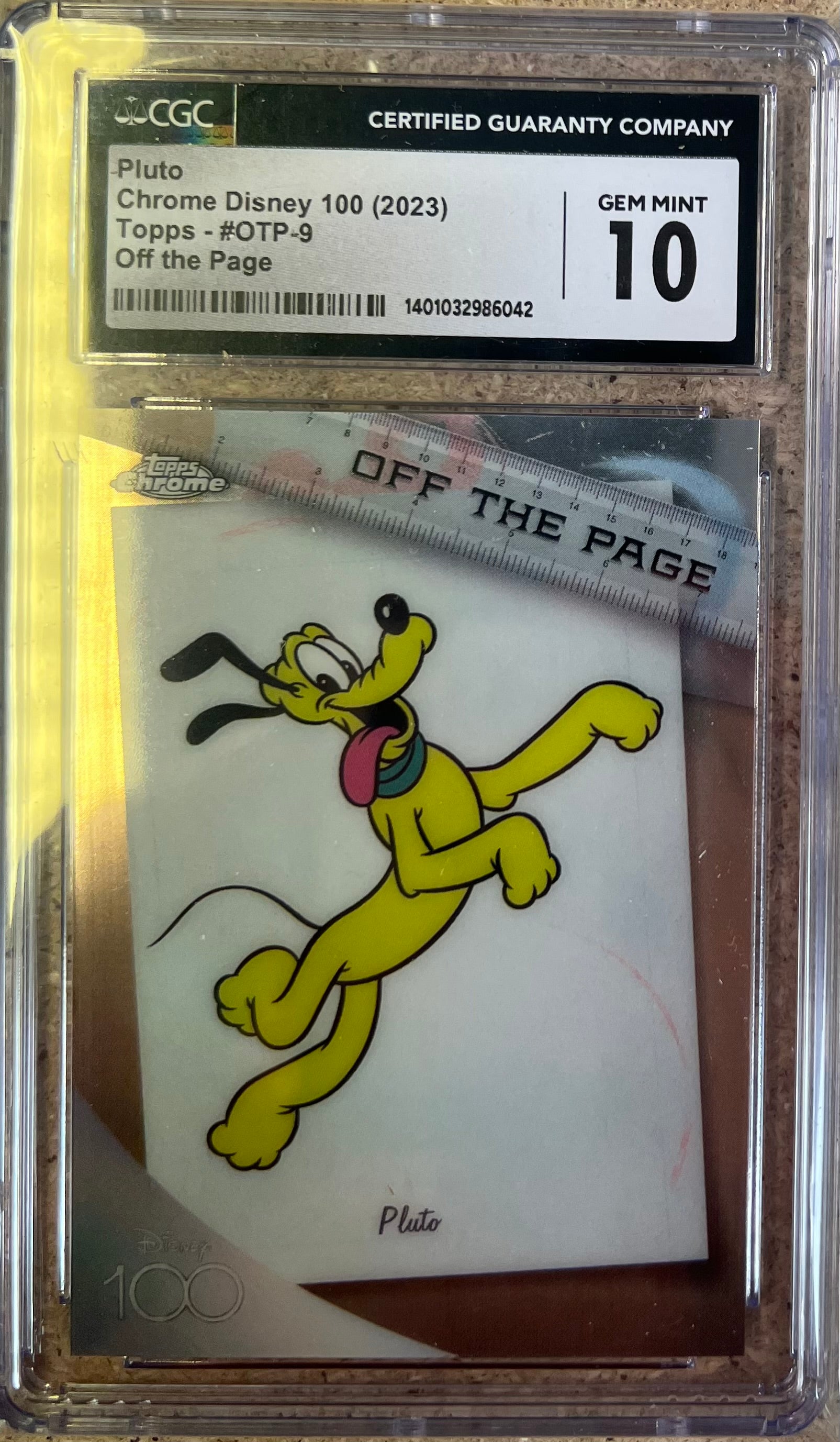 Topps Disney Chrome Pluto Off The Page CGC 10